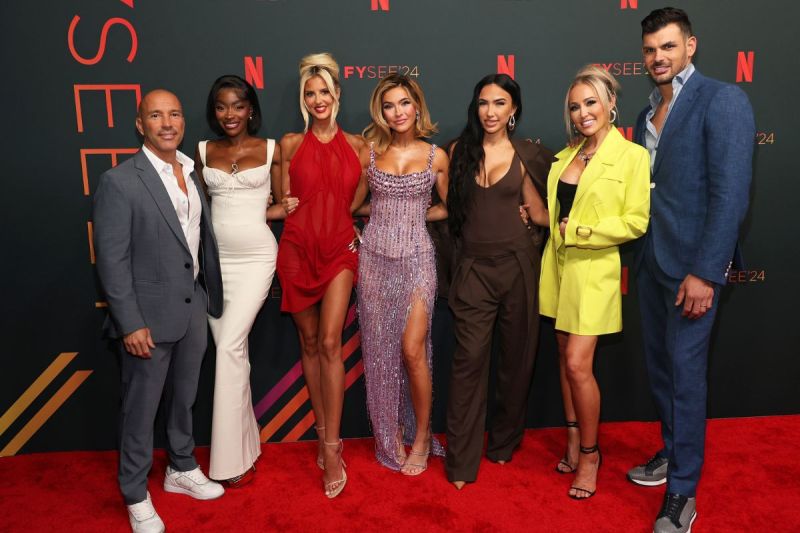 a-selling-sunset-favorite-is-officially-departing-the-show-after-nine-seasons