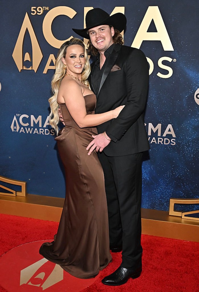 beloved-country-singer-finally-makes-red-carpet-debut-with-boyfriend