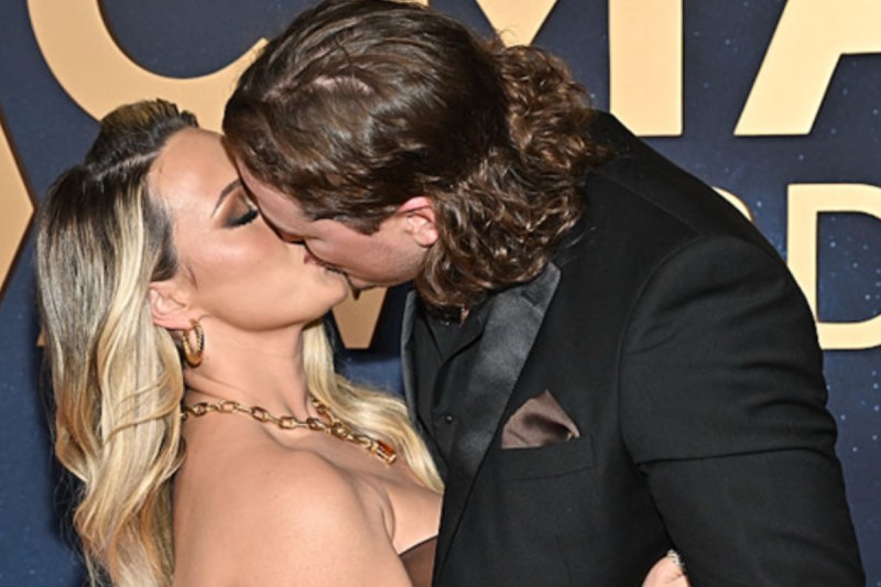 beloved-country-singer-finally-makes-red-carpet-debut-with-boyfriend