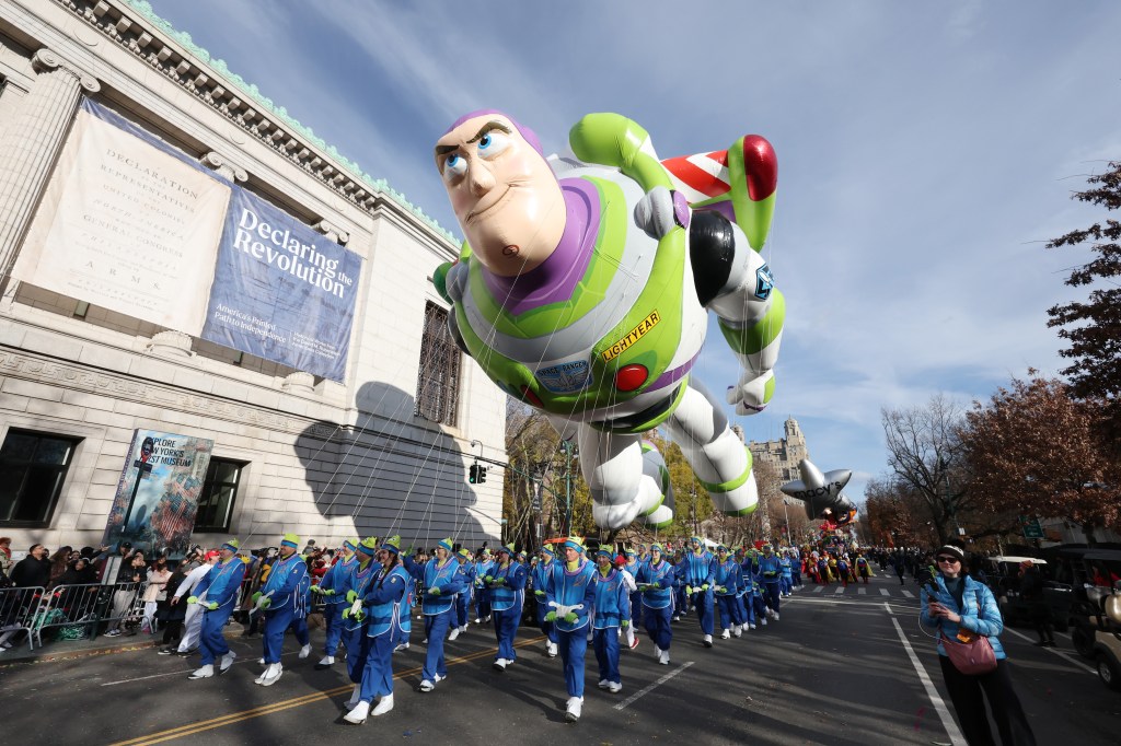 Iconic Disney Character Returns to Macy's Thanksgiving Day Parade After ...