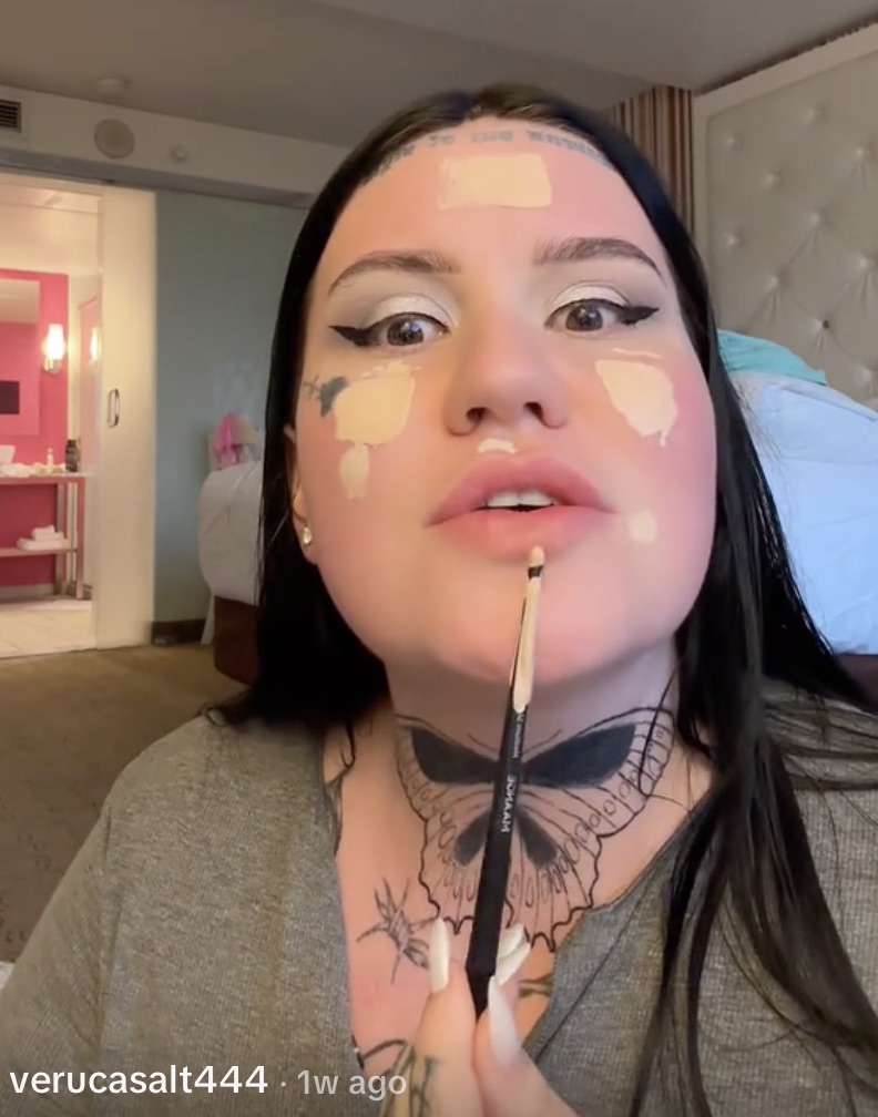 celebrity-weds-musician-shes-known-for-2-weeks-in-las-vegas-ceremony