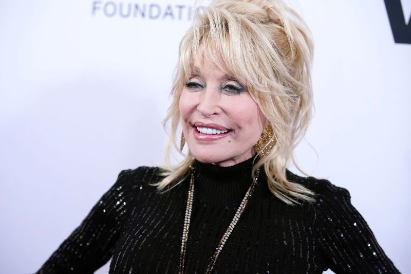 dolly-parton-declares-she-has-been-blessed-as-she-accepts-honorary-oscar