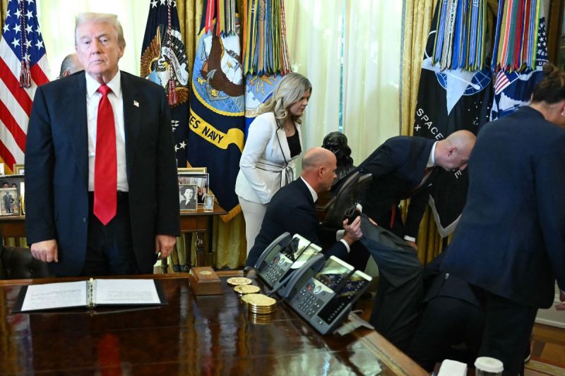 dr-oz-springs-into-action-after-pharmaceutical-exec-collapses-in-president-trumps-oval-office