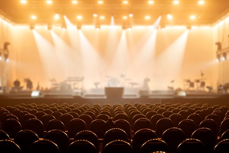 free-rock-concert-canceled-after-fans-rush-barricade