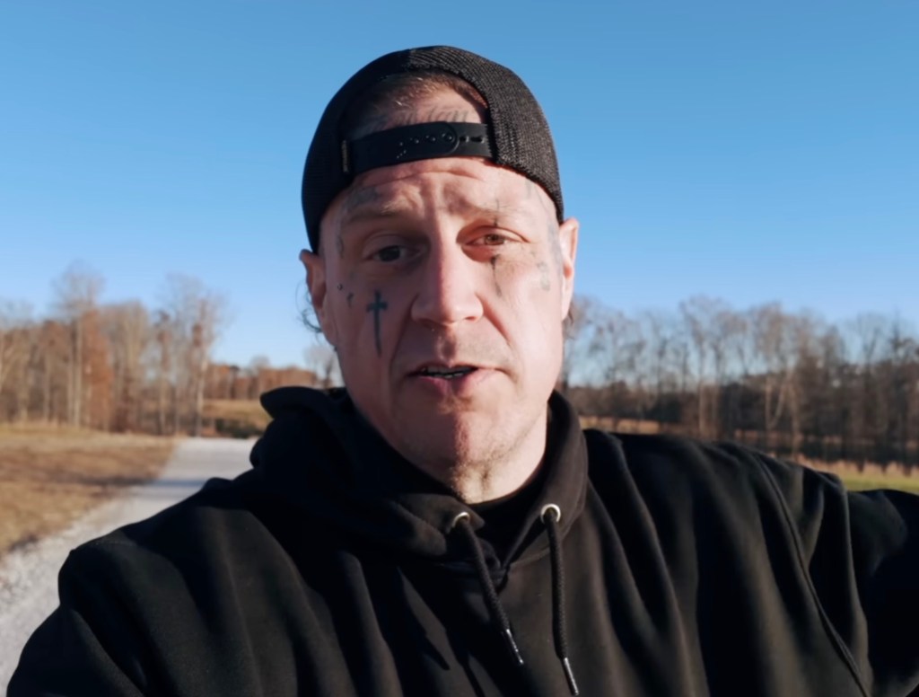 jelly-roll-shaves-his-beard-daughters-hilarious-reaction-captured-in-video