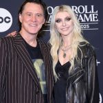 jim-carrey-reunites-with-grinch-co-star-taylor-momsen-25-years-later