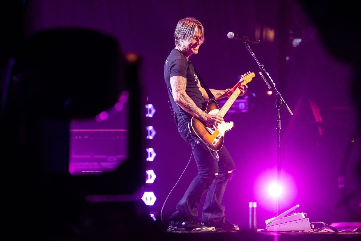Keith Urban Performs at President Trump’s Mar-a-Lago Resort Amid Divorce From Nicole Kidman