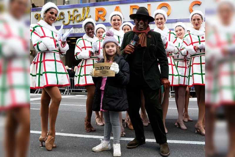 macys-thanksgiving-parade-giveaway-goes-hilariously-wrong-see-al-rokers-reaction