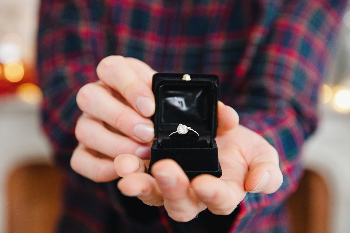 major-standup-comedian-gets-engaged-after-surprise-proposal