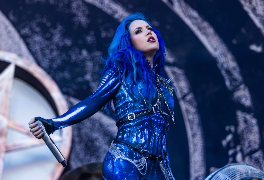 metal-vocalist-quits-band-after-12-years-teases-big-news