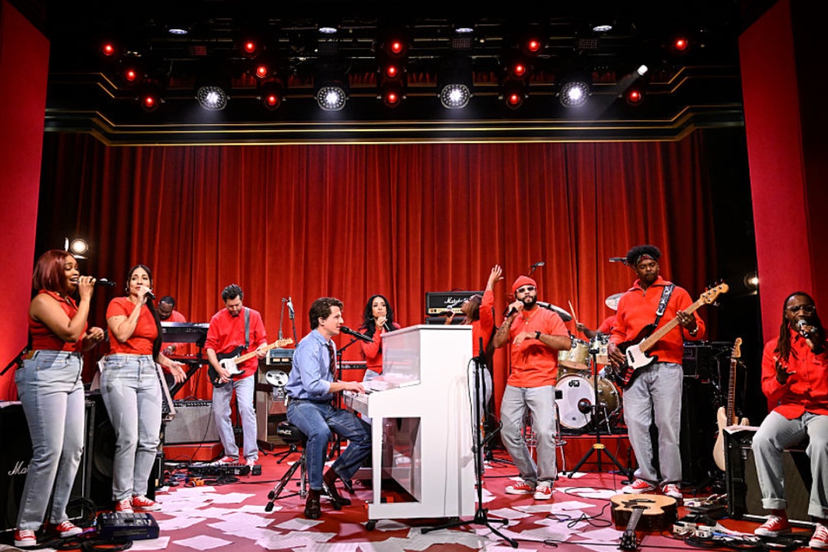 pop-star-behind-of-one-the-biggest-songs-ever-announces-wifes-pregnancy