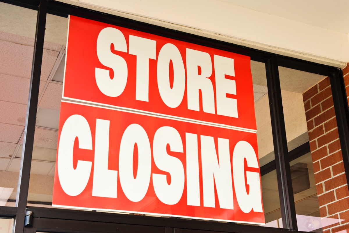 popular-clothing-company-to-close-150-stores