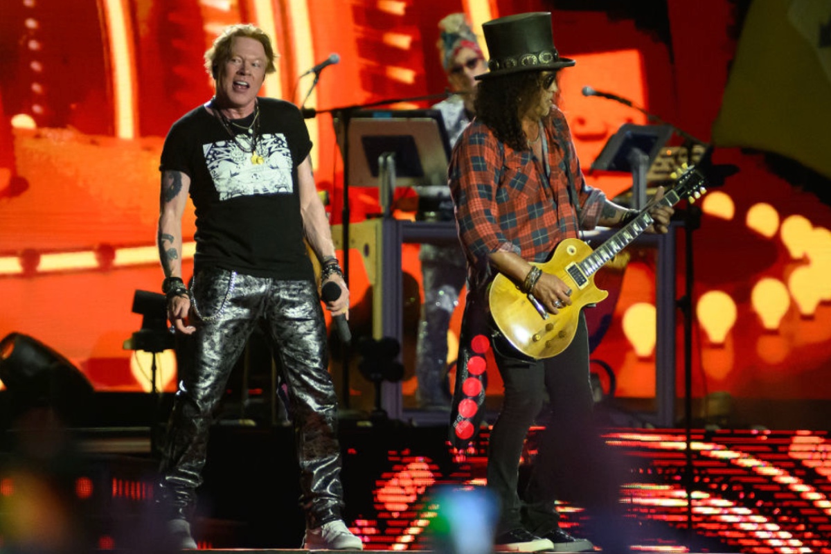 rock-music-icon-throws-embarrassing-tantrum-during-concert-over-sound-issue