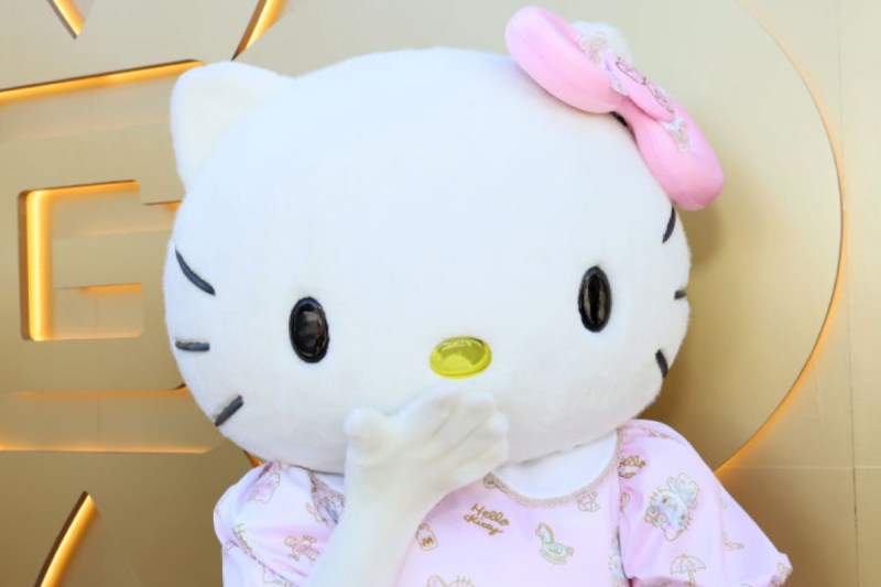 teacher-calls-cops-after-her-hello-kitty-funko-pop-gets-stolen