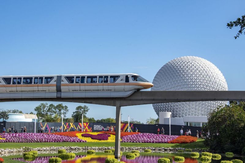 walt-disney-world-monorail-shuts-down-briefly-following-electrical-fire-incident