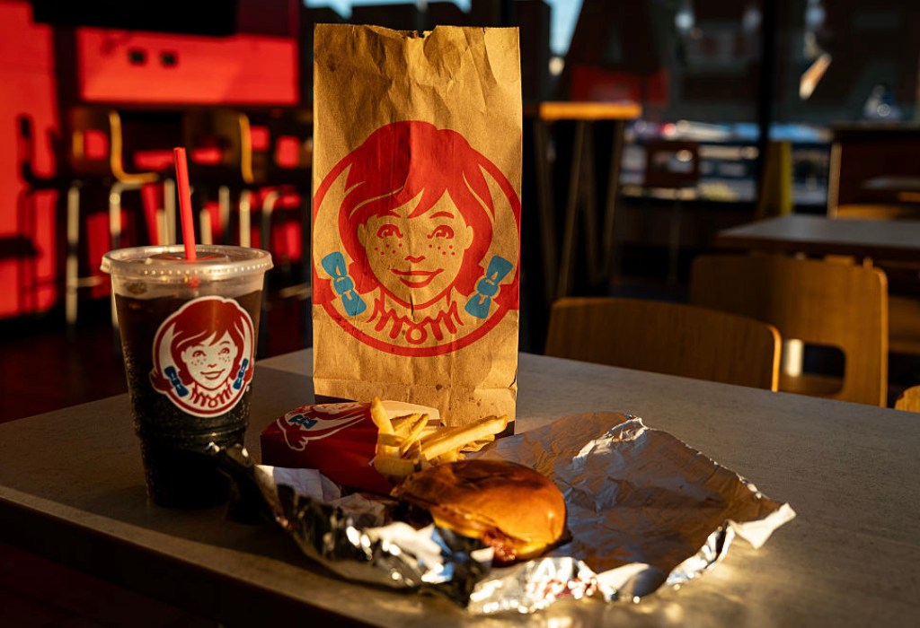 wendys-to-close-hundreds-of-locations-by-year-end