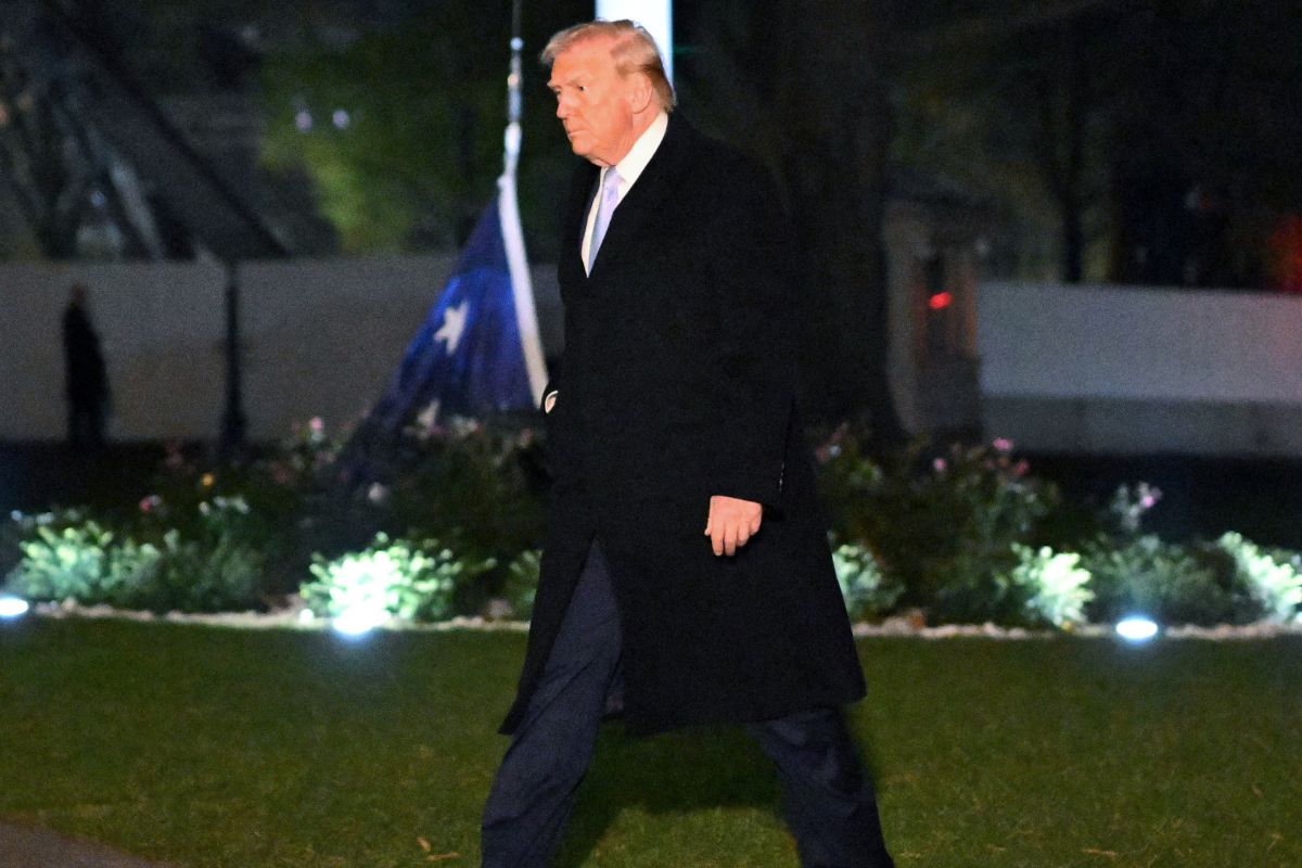 white-house-addresses-viral-photo-of-american-flag-on-the-ground