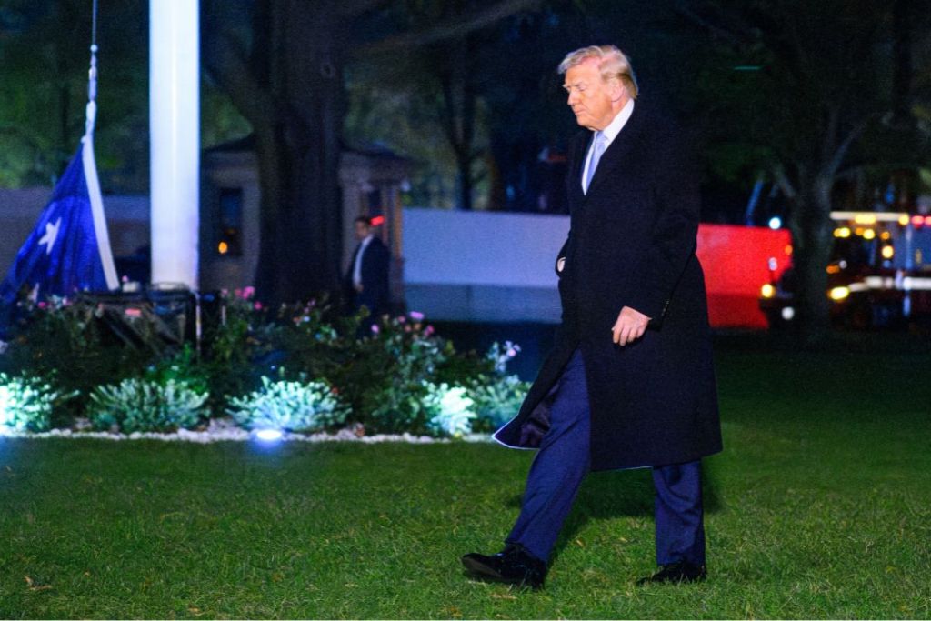 white-house-addresses-viral-photo-of-american-flag-on-the-ground1
