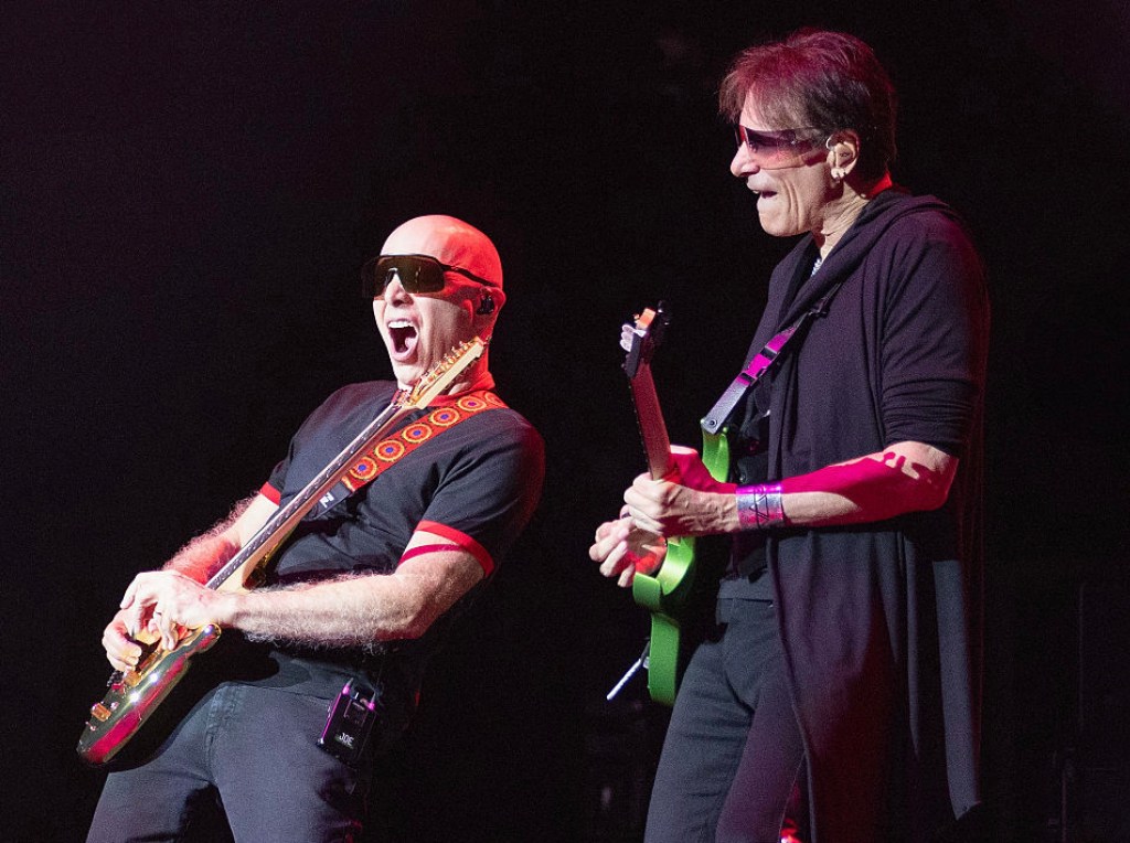 2-guitar-legends-teaming-up-for-big-concert-tour.