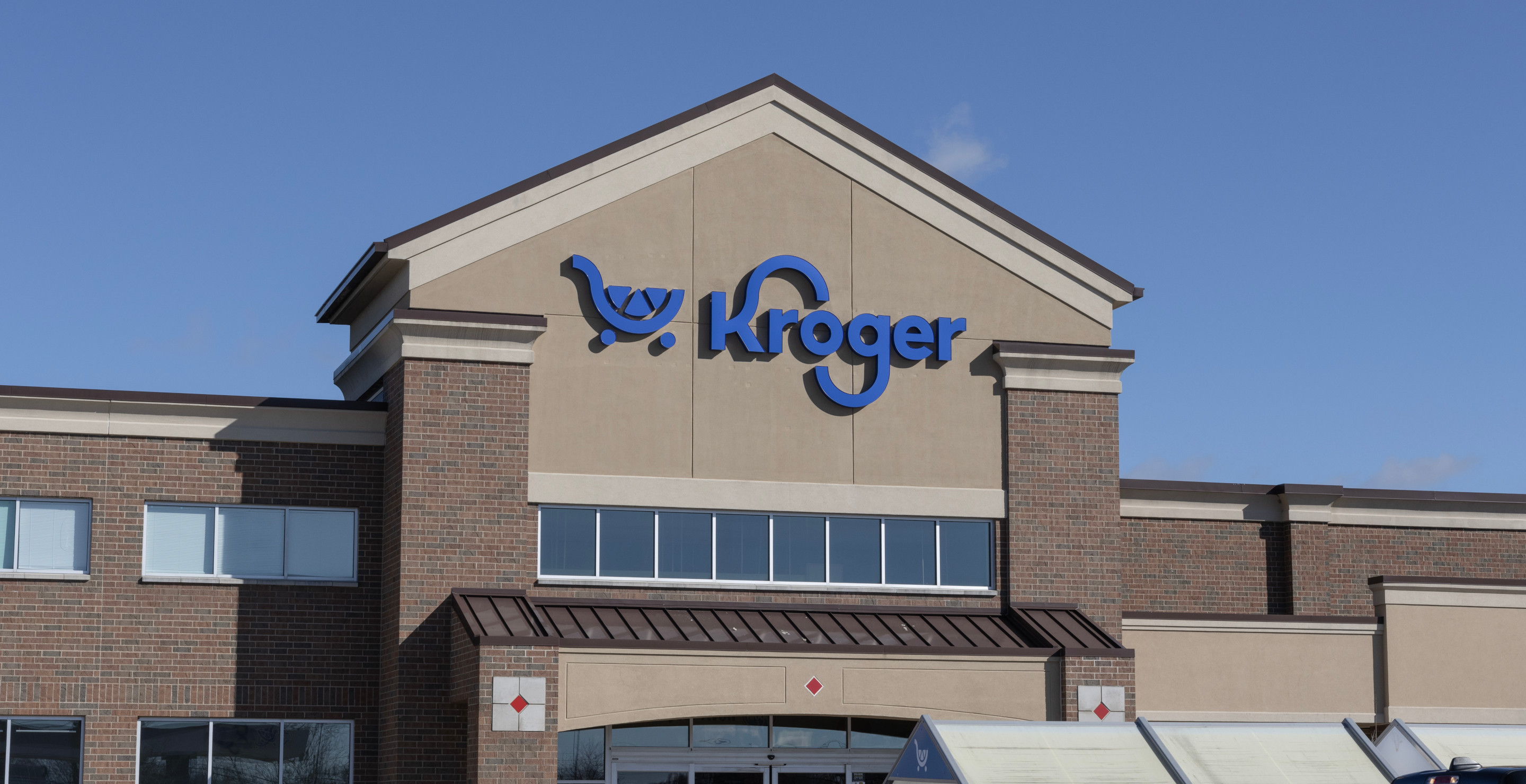 Car Crashes Into Supermarket Pinning Employee To The Register