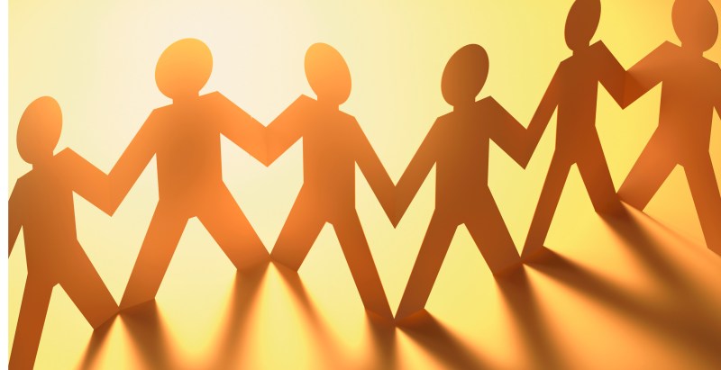 Strangers Form Human Chain To Save Couple From SUV Before It Fell Off Ledge