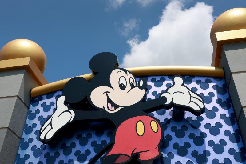 contracted-walt-disney-world-property-employee-accused-of-stealing-guests-checkbook