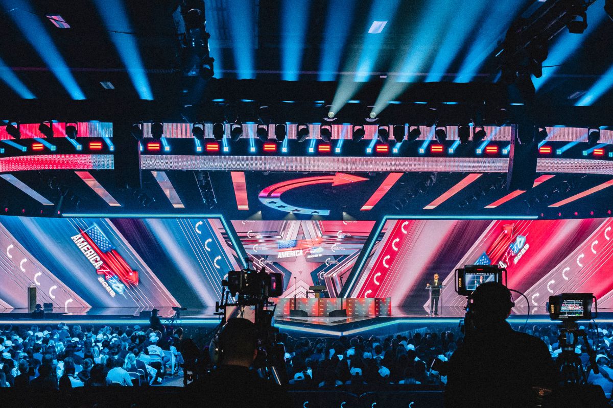 country-music-star-and-his-wife-say-they-are-unapologetic-about-their-politicial-views