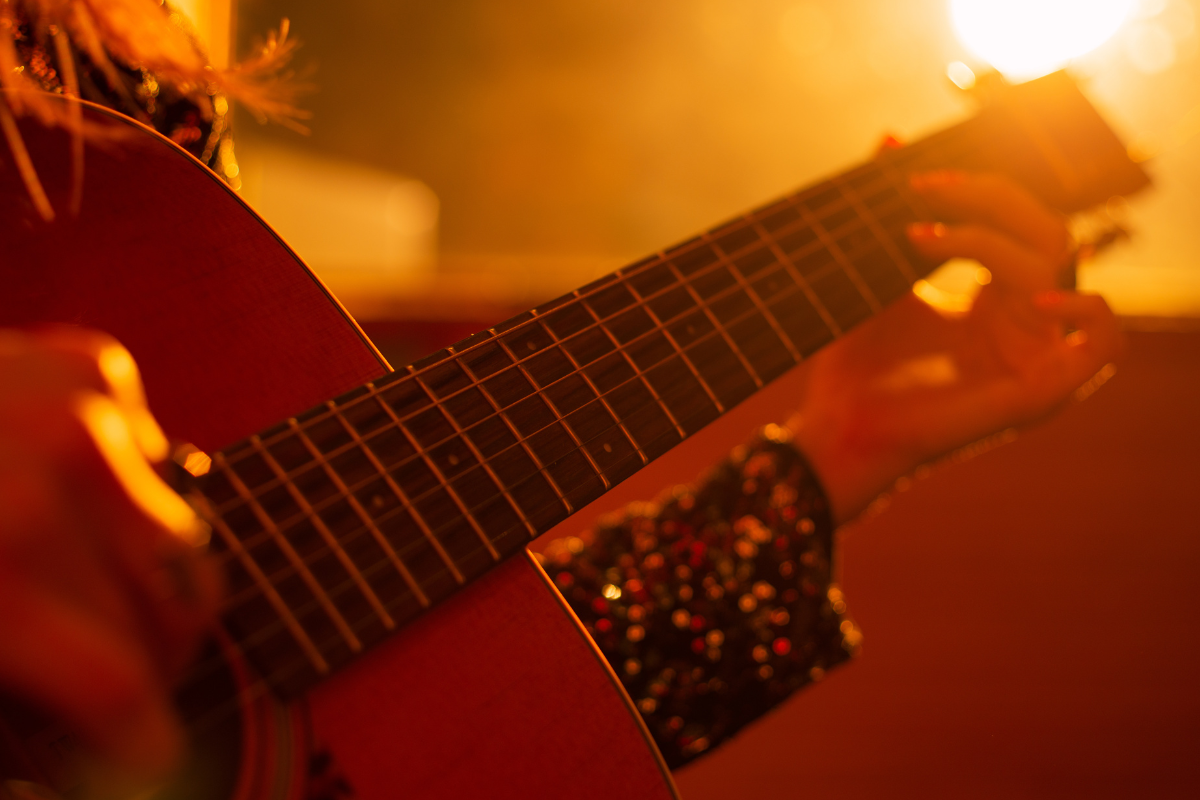 Country Singer Calls out Fan Yelling ‘Disrespectful’ Comments During Live Performance