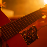 country-singer-calls-out-fan-yelling-disrespectful-comments-during-live-performances