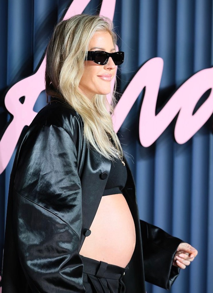ellie-goulding-debuts-baby-bump-at-fashion-awards