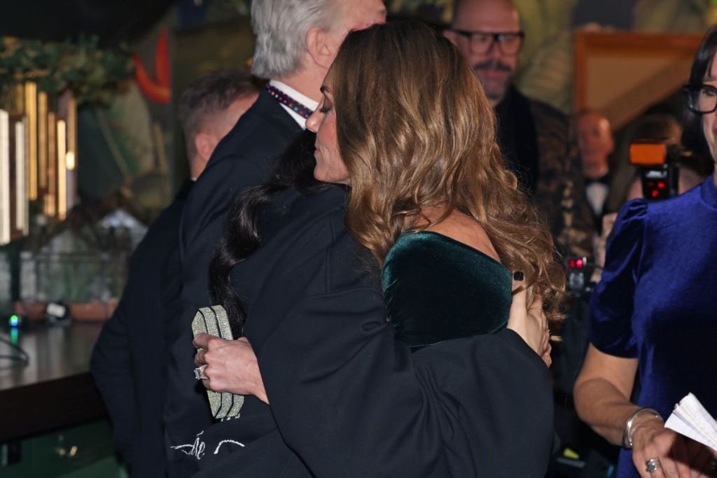 jessie-j-talks-breaking-royal-protocol-to-hug-kate-middleton1