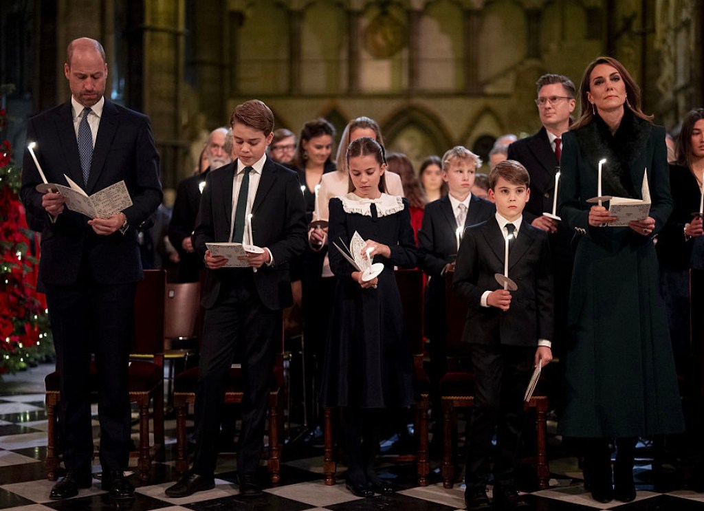 kate-middleton-and-princess-charlotte-share-a-tender-moment-at-christmas-service-group