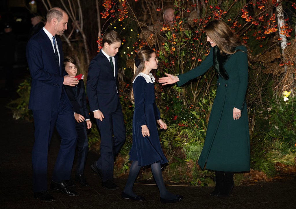 kate-middleton-and-princess-charlotte-share-a-tender-moment-at-christmas-service