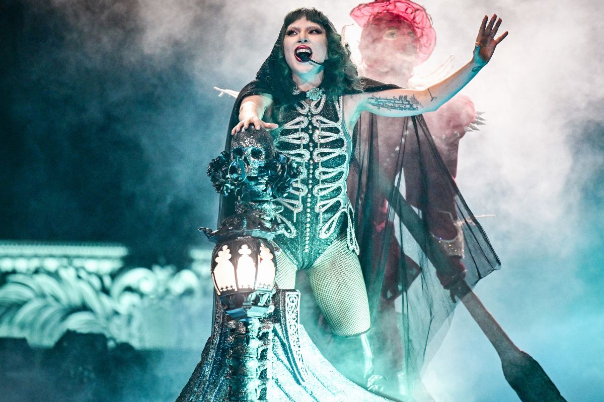 lady-gaga-stops-mayhem-ball-concert-mid-song-after-backup-dancer-falls-off-stage