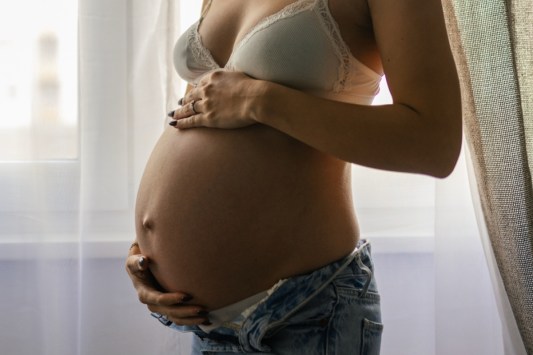 oscar-nominated-actress-pregnant-expecting-1st-child-with-nfl-qb-husband