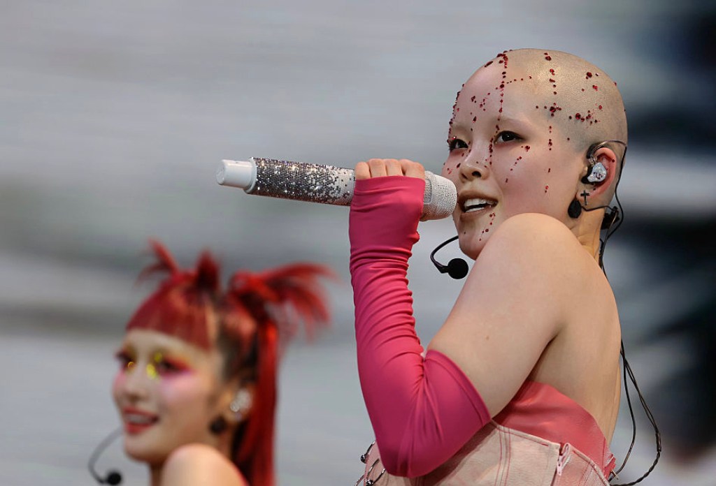 pop-star-comes-out-as-transmasculine-nonbinary