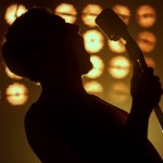 singer-electrocuted-collapses-on-stage