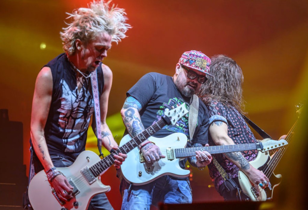 unfortunate-illness-and-snowstorms-cause-rock-band-to-postpone-multiple-concerts