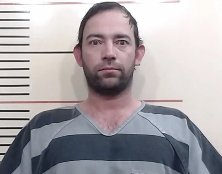 bella-hadids-cowboy-ex-adan-banuelos-arrested-for-public-intoxication-mugsho