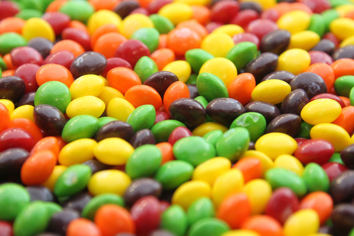 lord-of-the-rings-star-to-play-magical-creature-while-performing-live-super-bowl-ad-for-skittles-at-fans-home