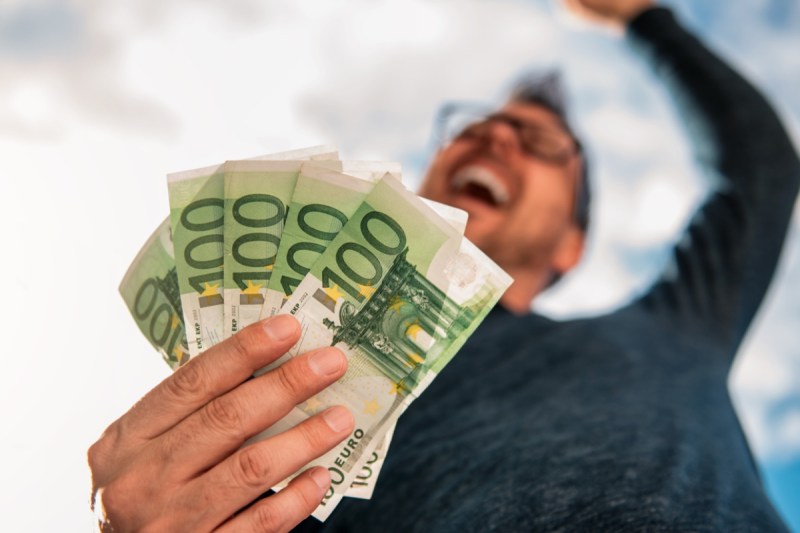 man-scores-1-million-lottery-win-thanks-to-brotherly-luck