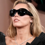 miley-cyrus-wows-in-all-black-golden-globes-look