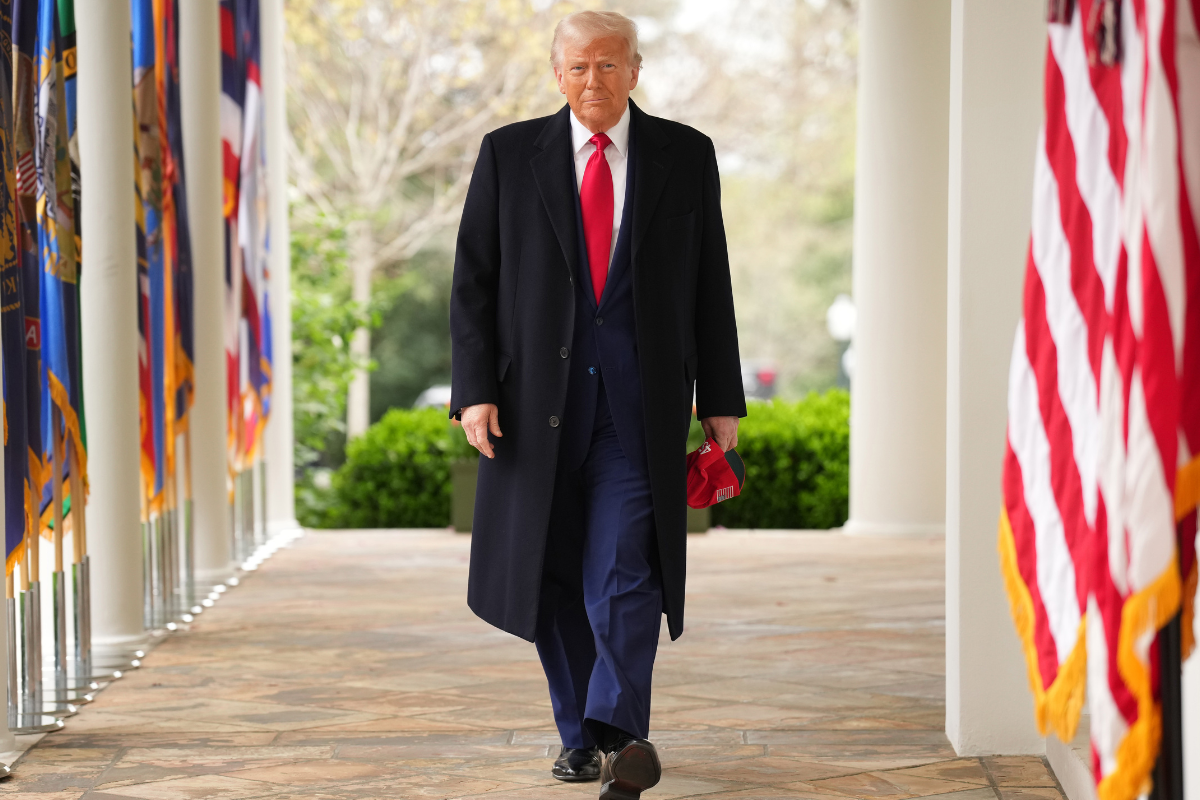 president-trump-threatens-to-invoke-insurrection-act-in-minnesota-amid-growing-ice-agent-tension