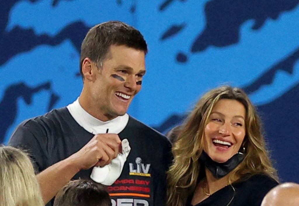 tom-brady-sparks-romance-rumors-with-newly-single-celebrity