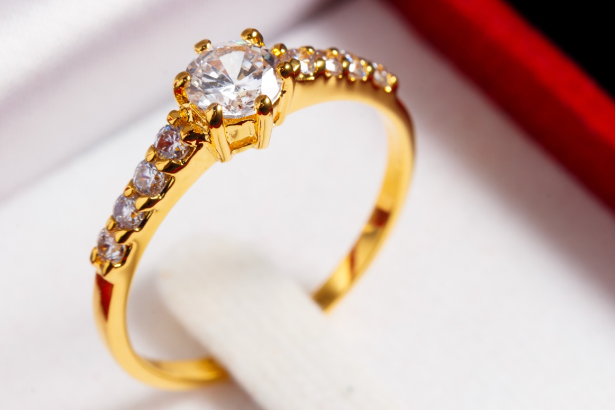 tv-and-radio-host-announces-engagement-during-australian-getaway