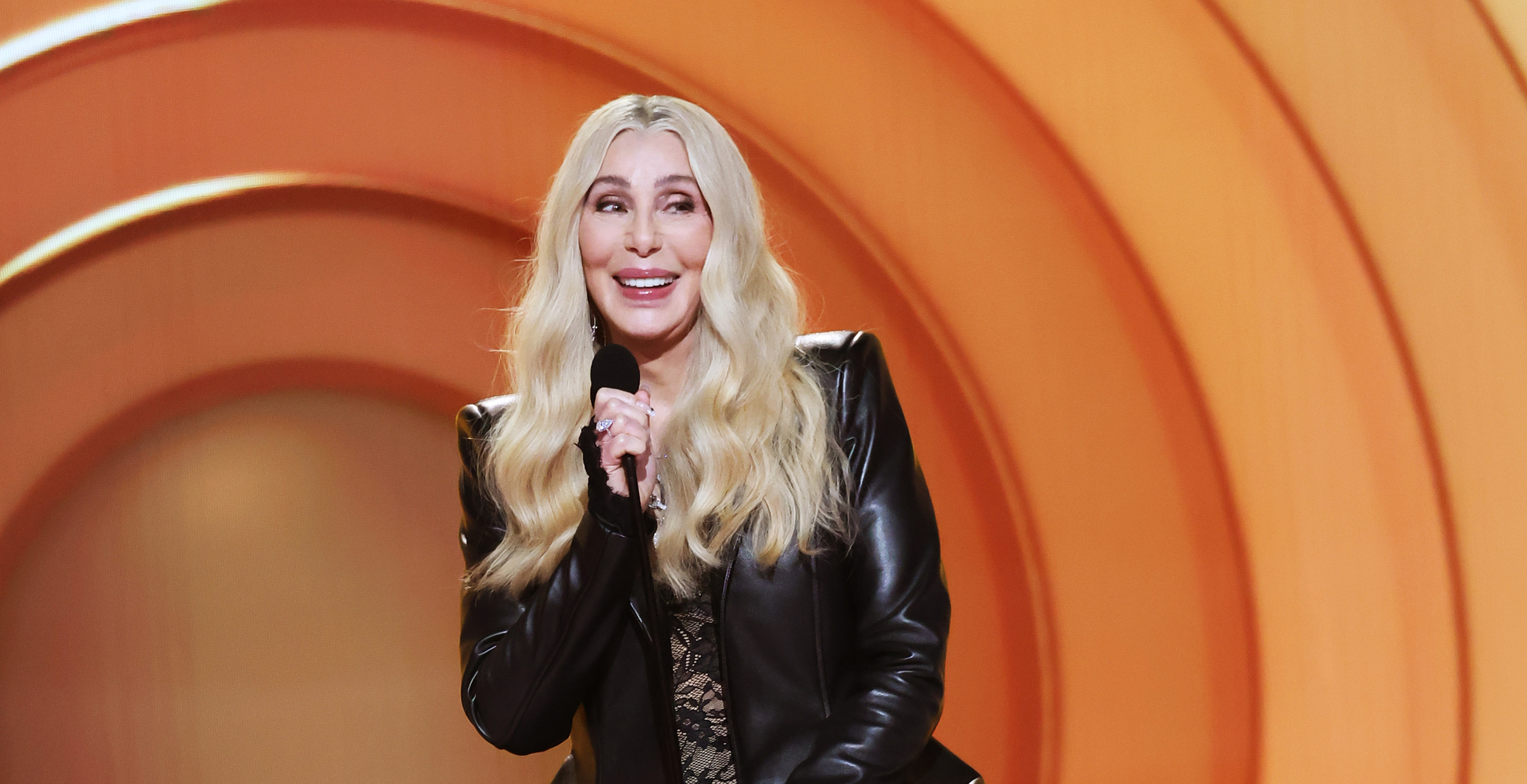 Cher Hilariously Fumbles At The GRAMMYs