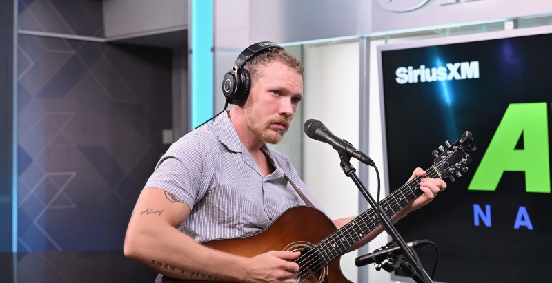 Singer-Songwriter Undergoes Surgery for Injury, Postpones Entire Tour