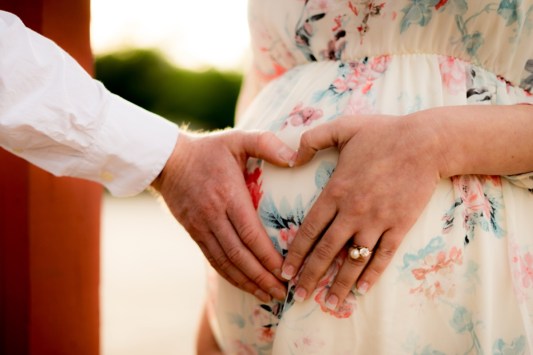 bachelor-alum-and-wife-expecting-twins-after-previously-suffering-multiple-pregnancy-losses