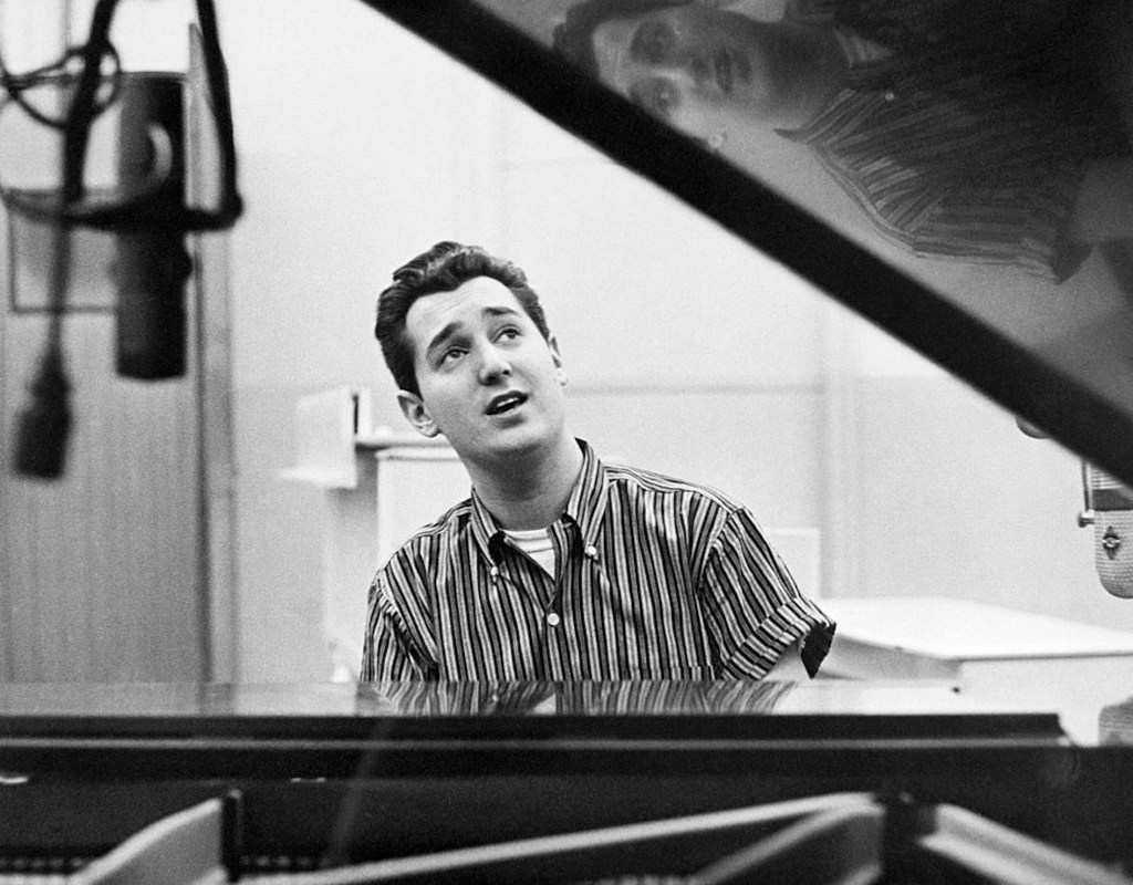 breaking-up-is-hard-to-do-singer-neil-sedaka-dies-at-86