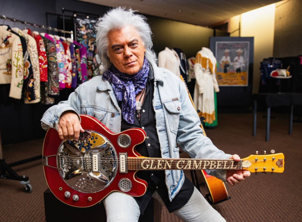 country-music-hall-of-famer-injured-in-ice-fall